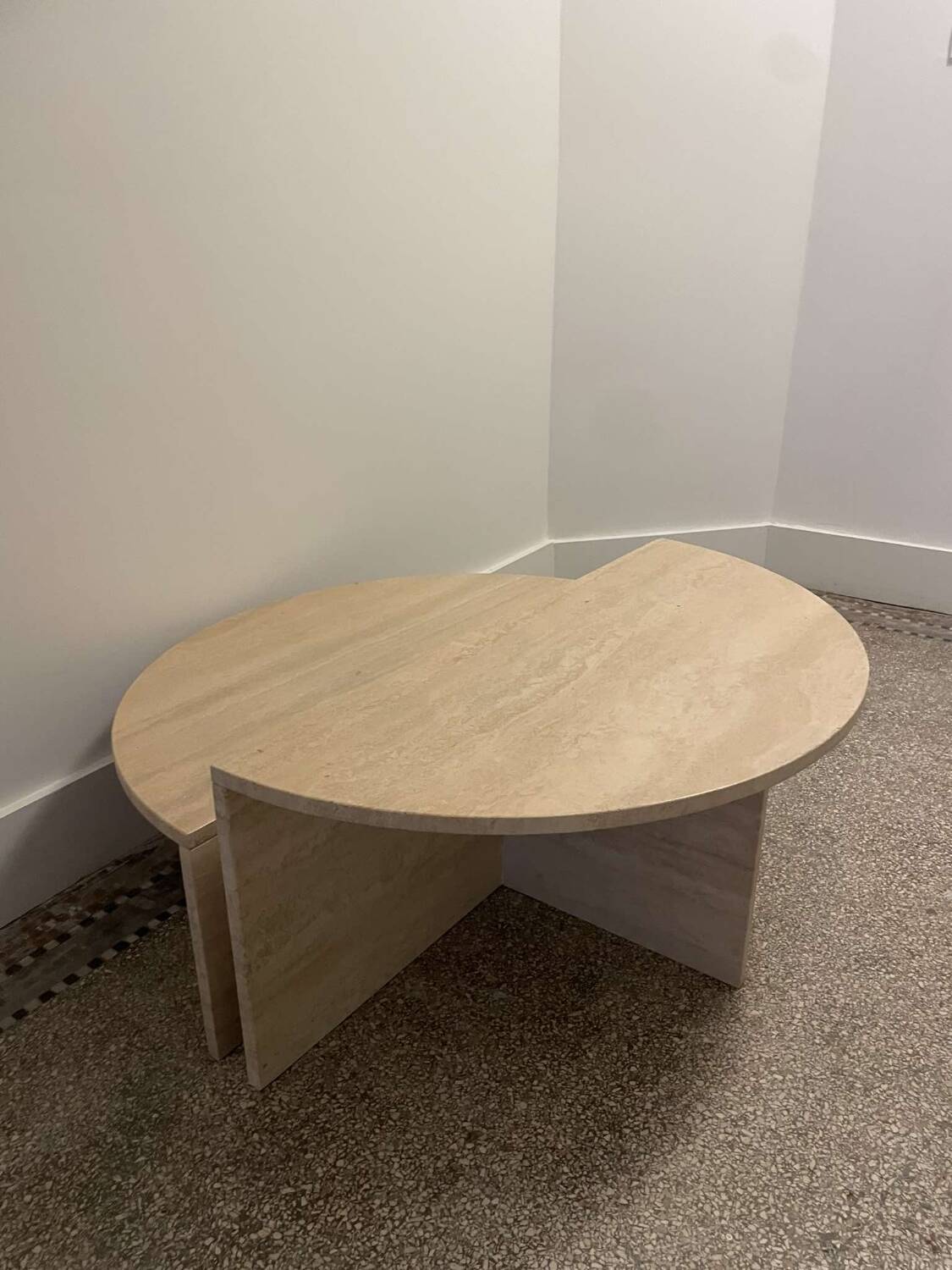 Table basse ronde en travertin, modèle pour Up&up, Italy, 1970s