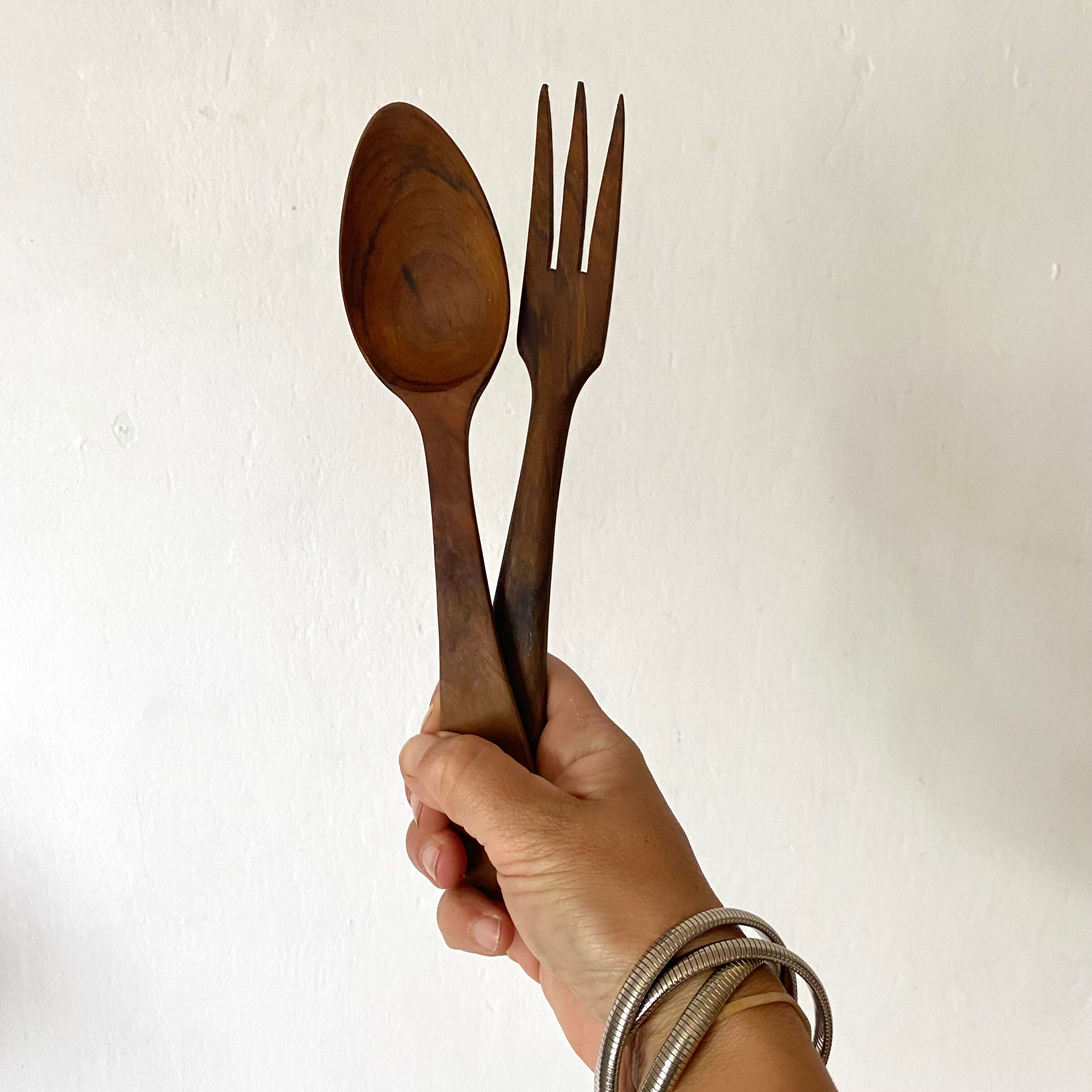 Salad cutlery in olive wood