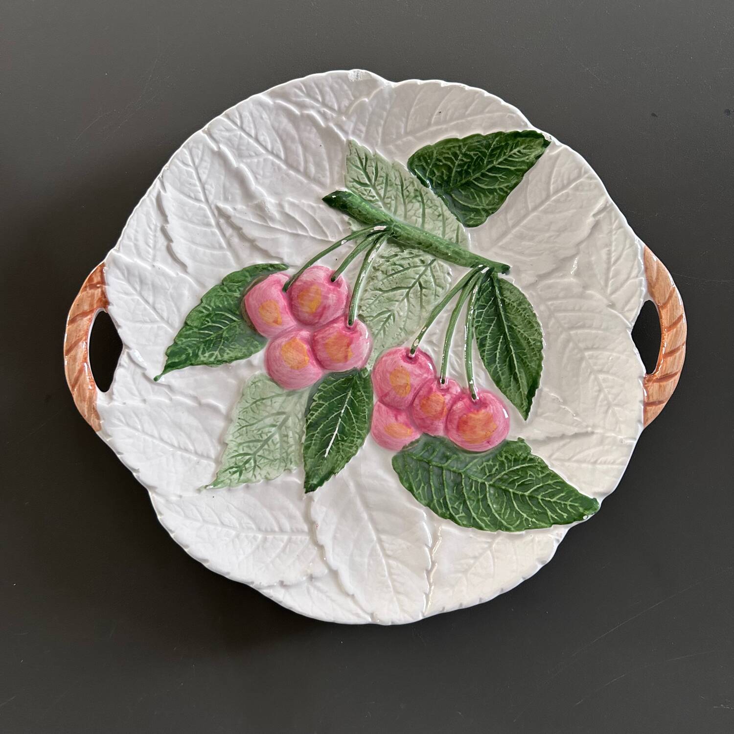 Plat cerises en barbotine
