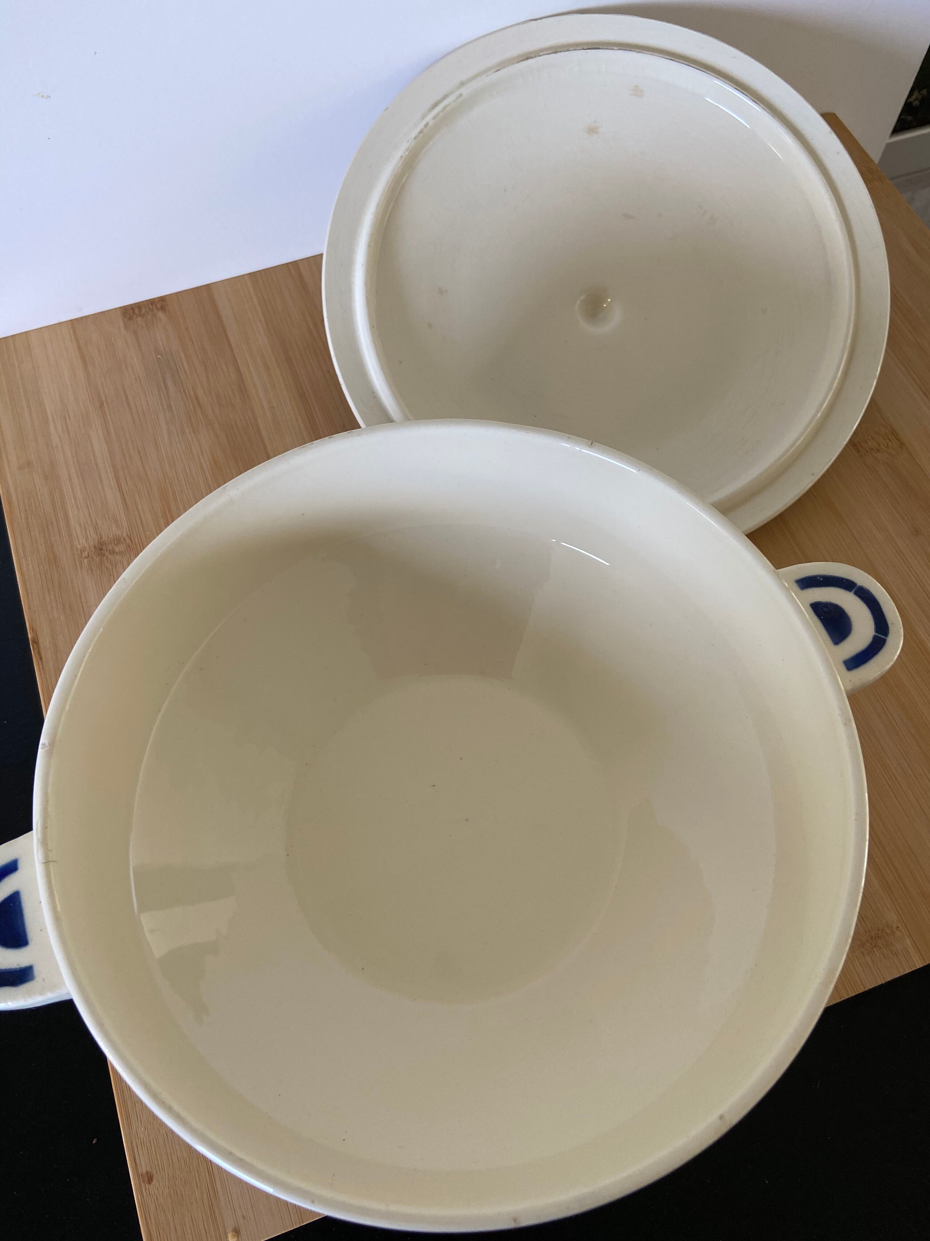Soupière en porcelaine de limoges forme moderne
