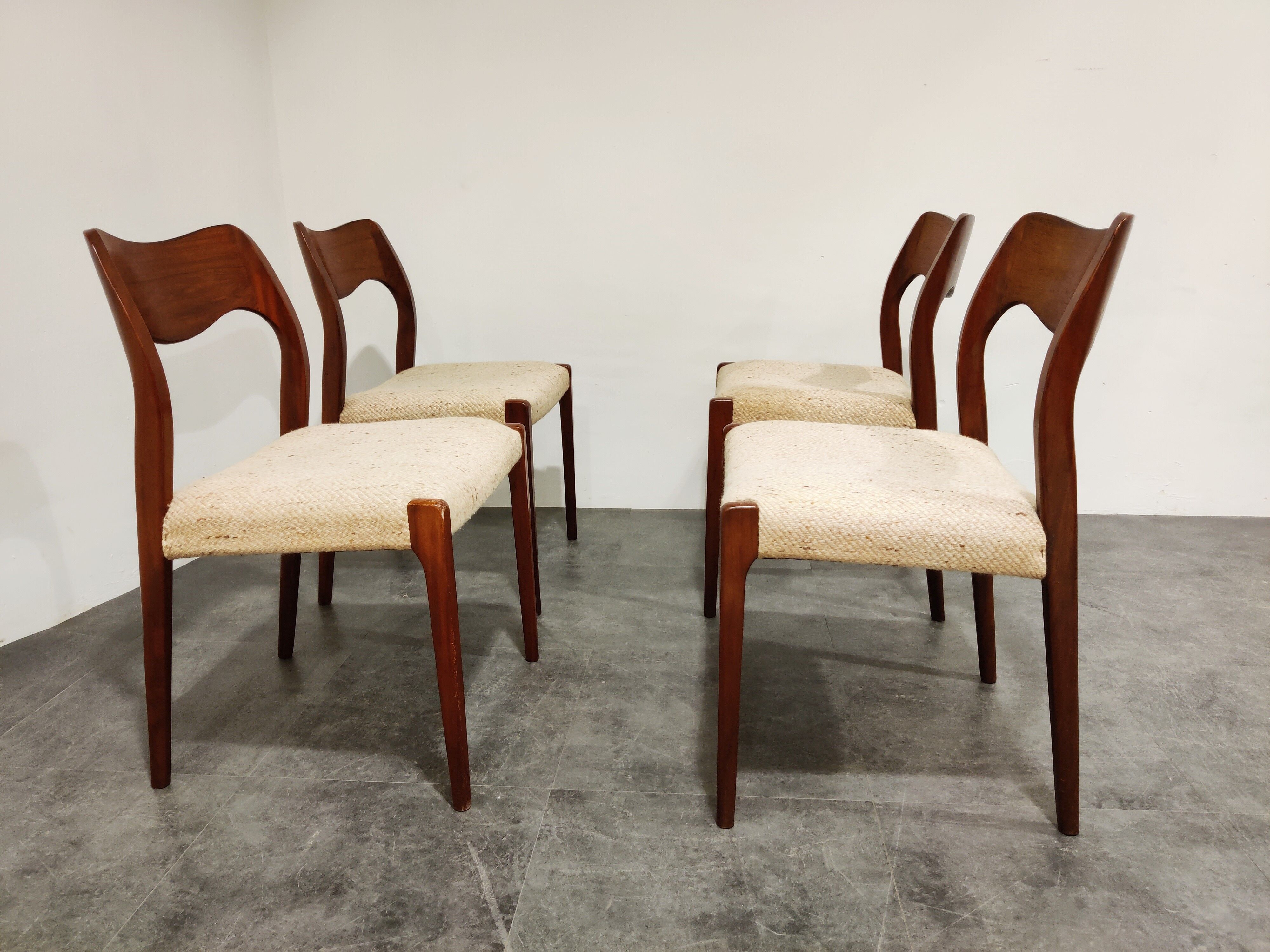 Ensemble de 4 Niels Otto Moller modèle 71 années 1960