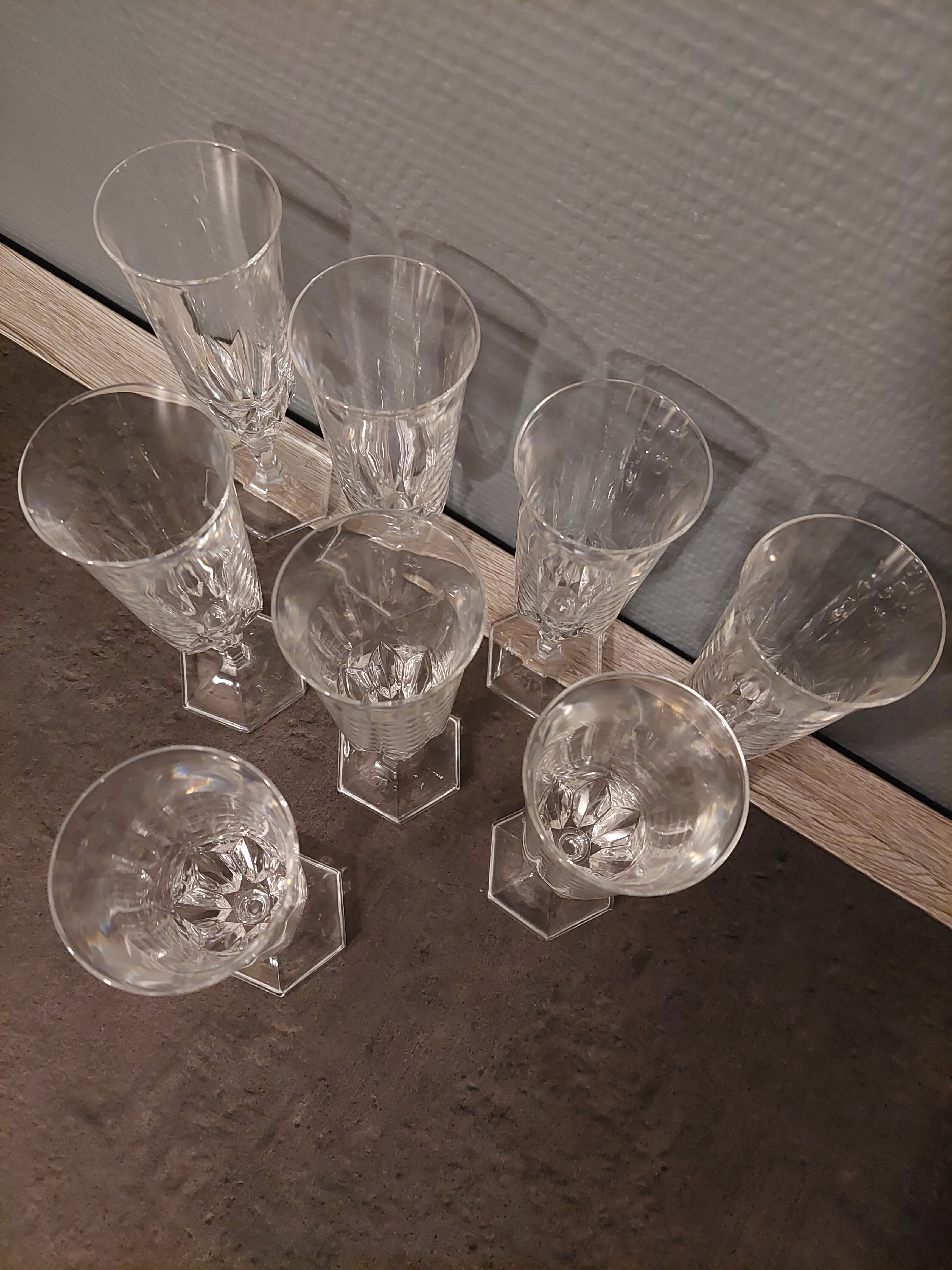 8 flutes in Champagne