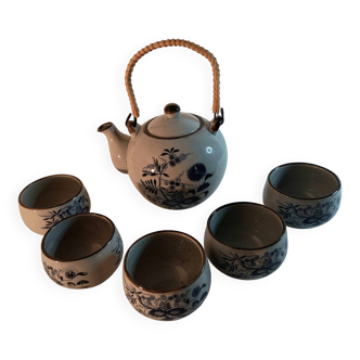Tea service, teapot and five bowls in oriental style.