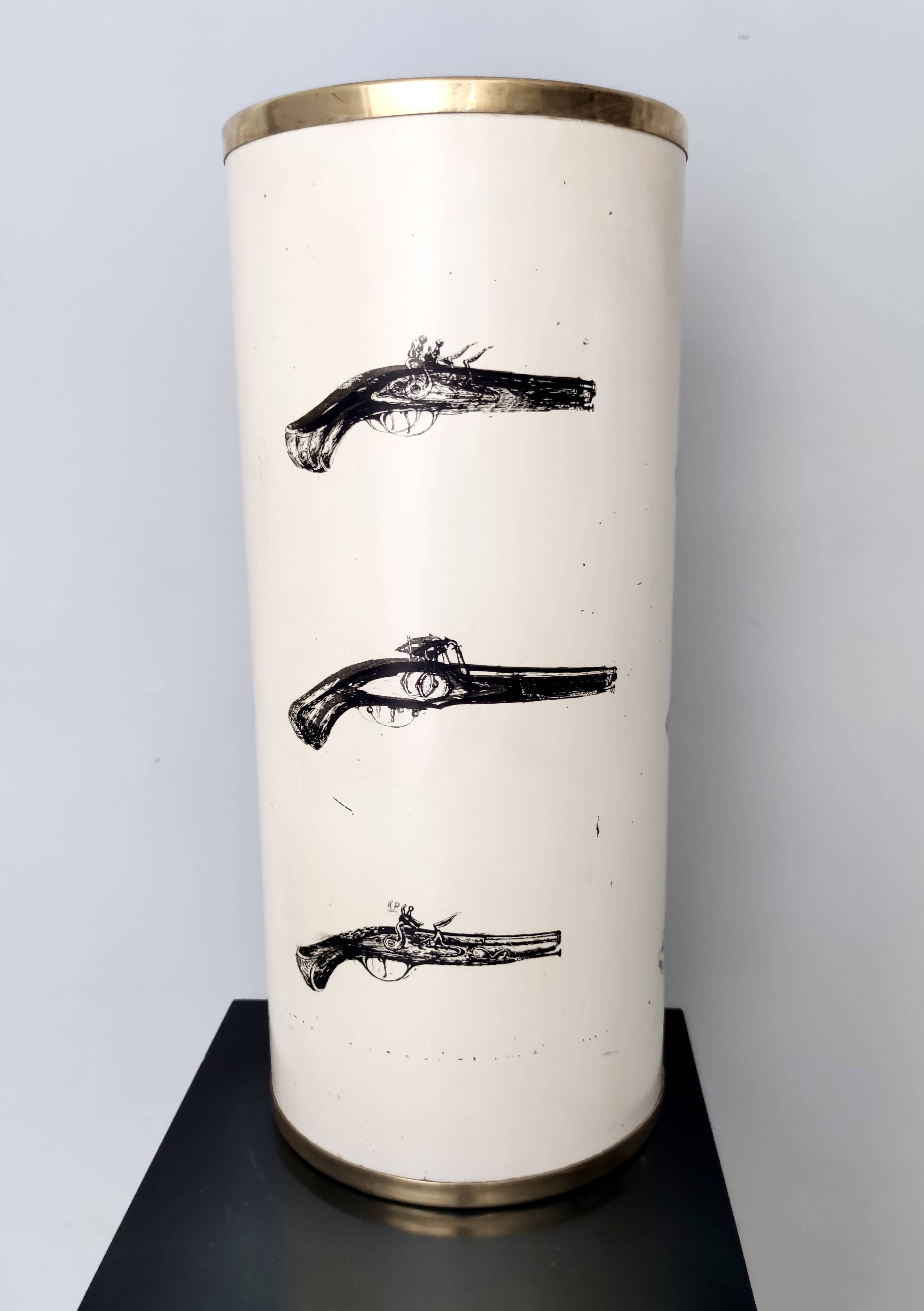 Porte-parapluie en métal verni beige et laiton Attr. à Fornasetti