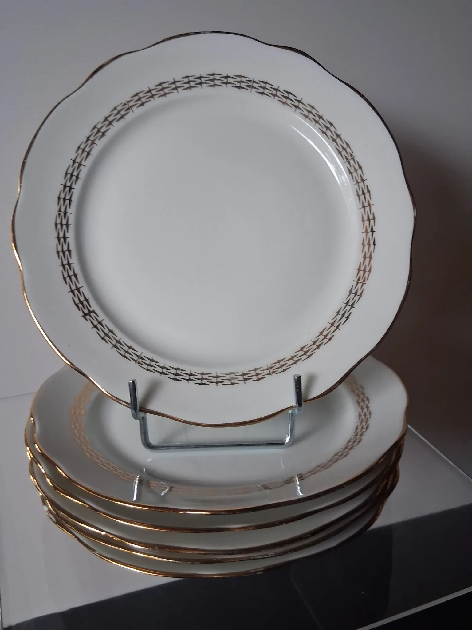 6 dessert plates in porcelain from Sologne "La Motte in good condition.