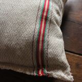 Cushion torchons chevrons bands red green yellow