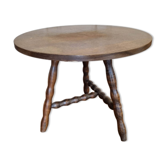 Round tripod table