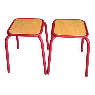 Lot de 2 tabourets d’école vintage rouges