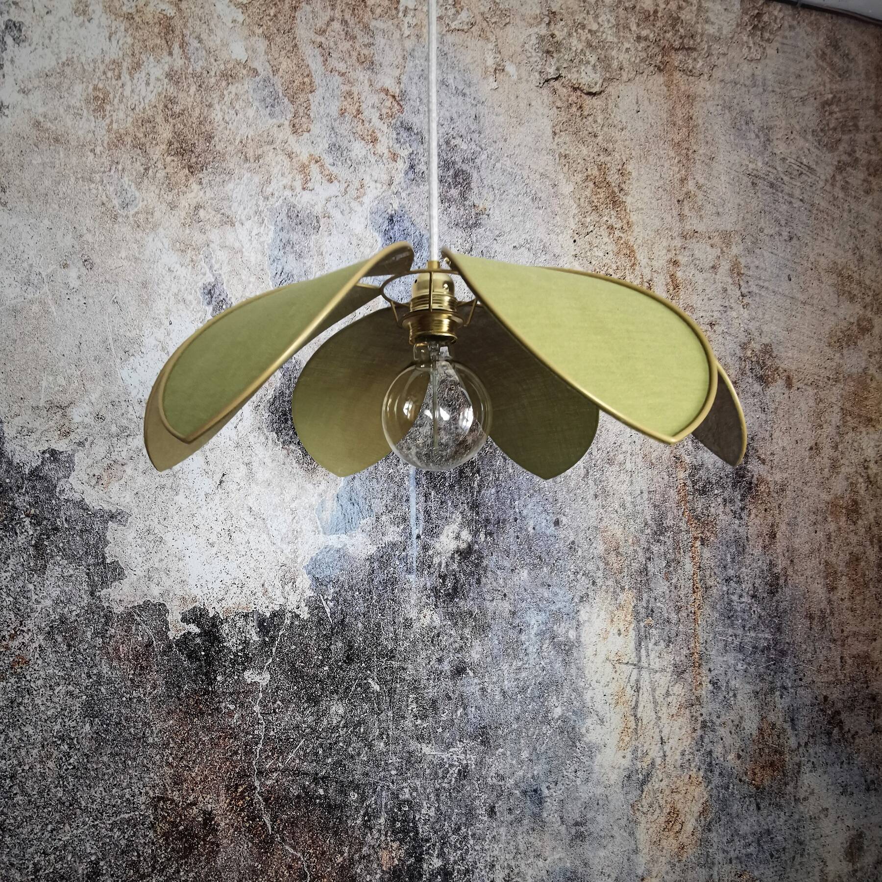 Flower suspension metal structure 6 petals in olive green linen