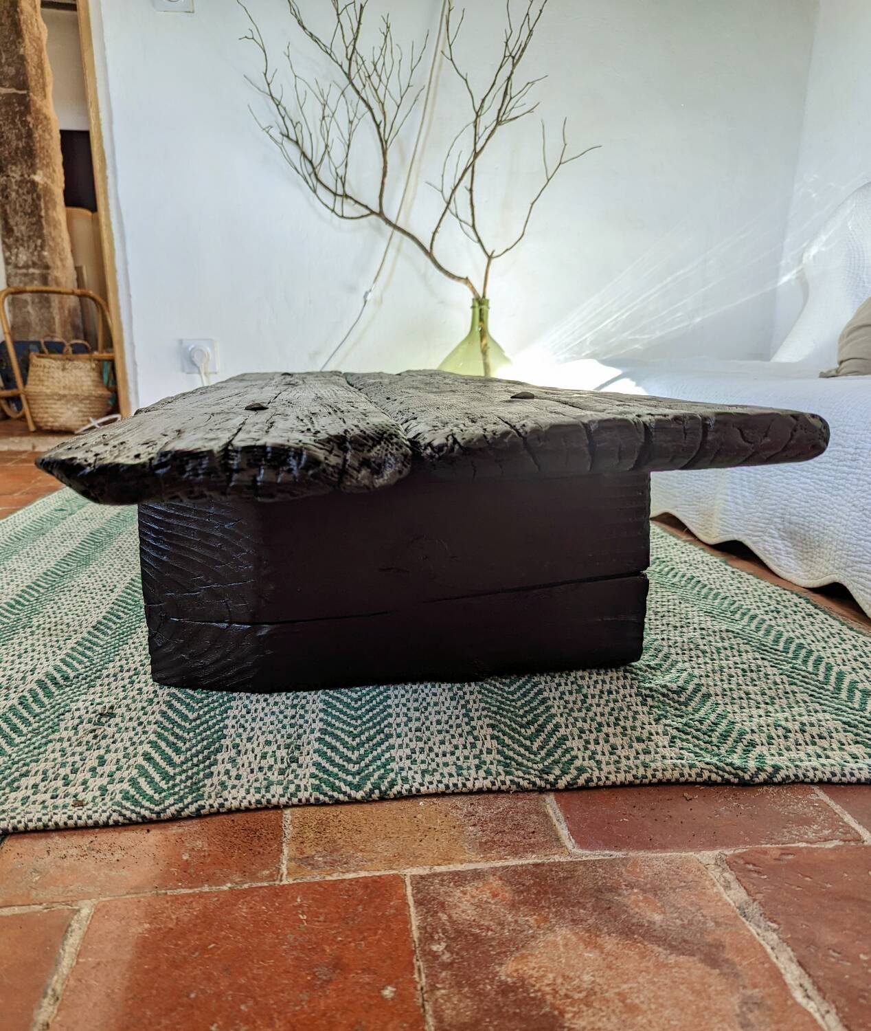 Table basse bois brûlé