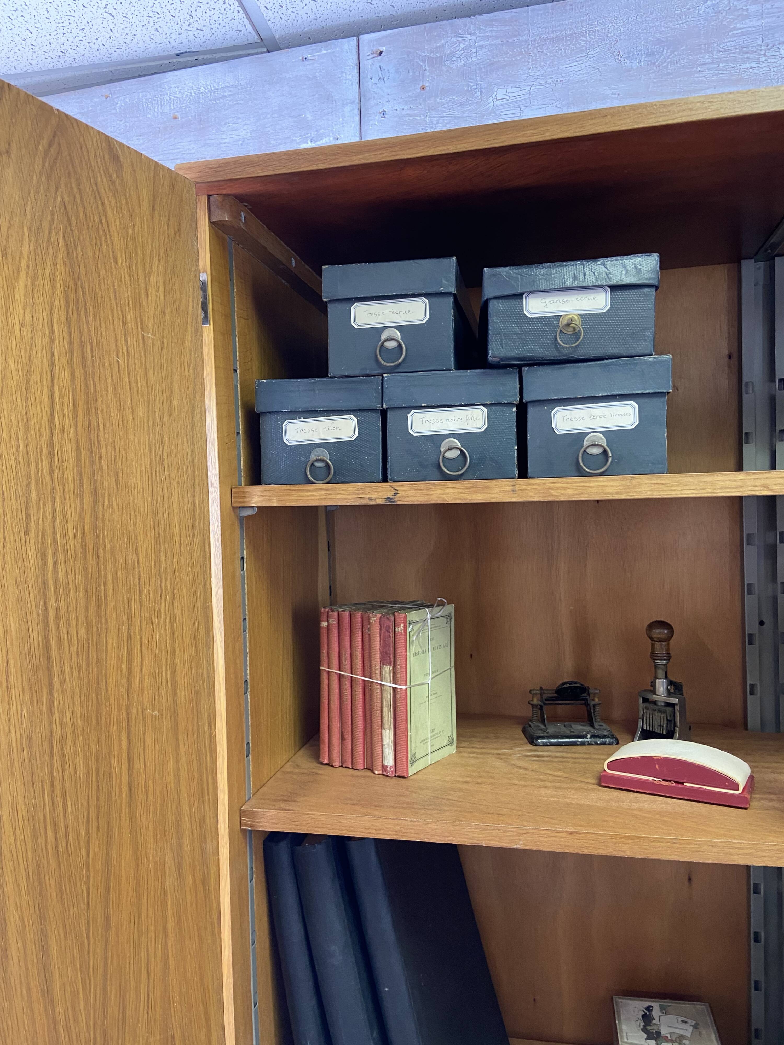 Armoire d'école vintage