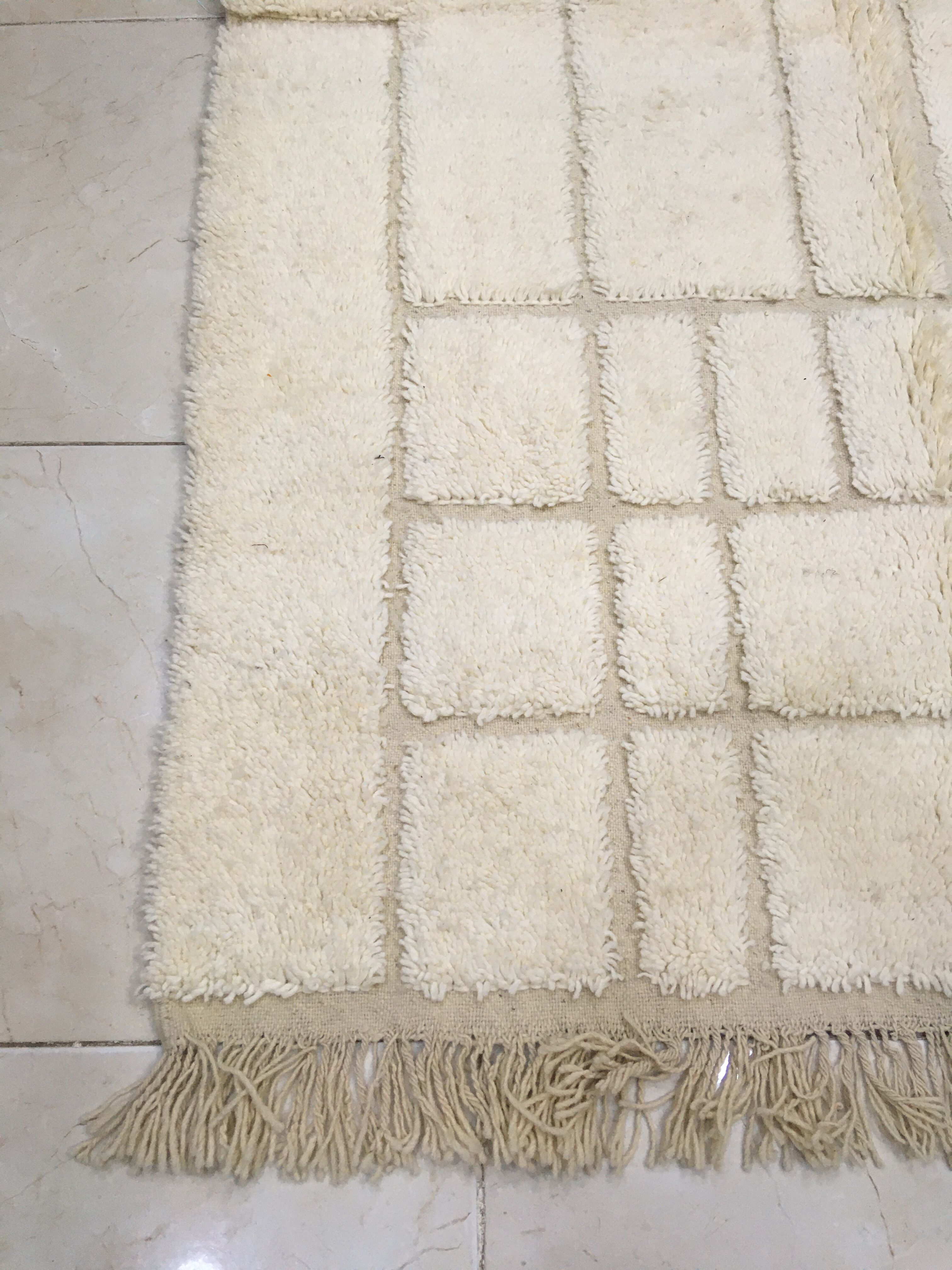 LONG & GRAND Tapis Marocain Blanc Beni Ouarain - Motif Losange Noir - – BOUTIQUE HULÉTI