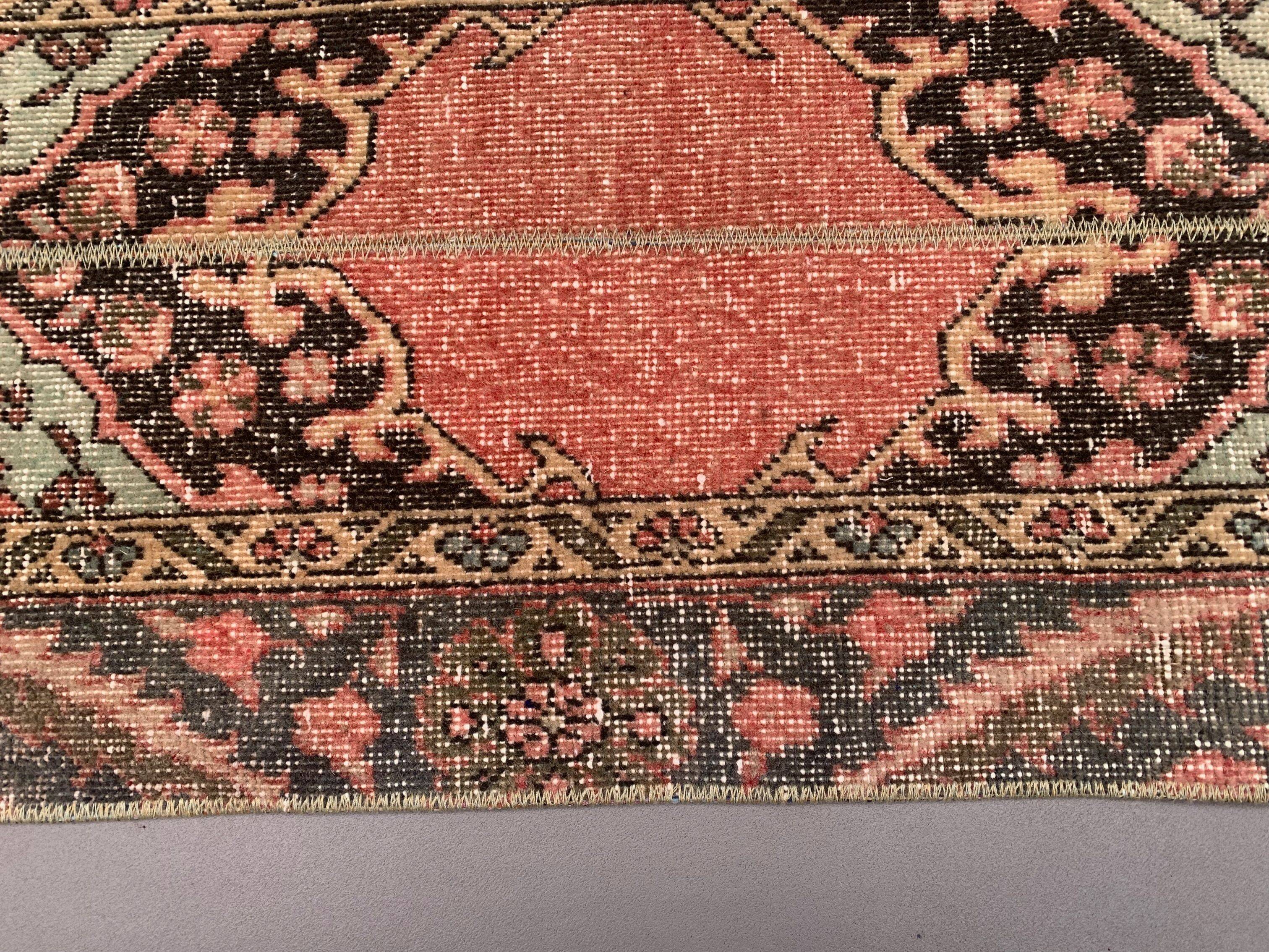 Tapis tribal vintage en laine, turc, étroit, en détresse, 353x54 cm