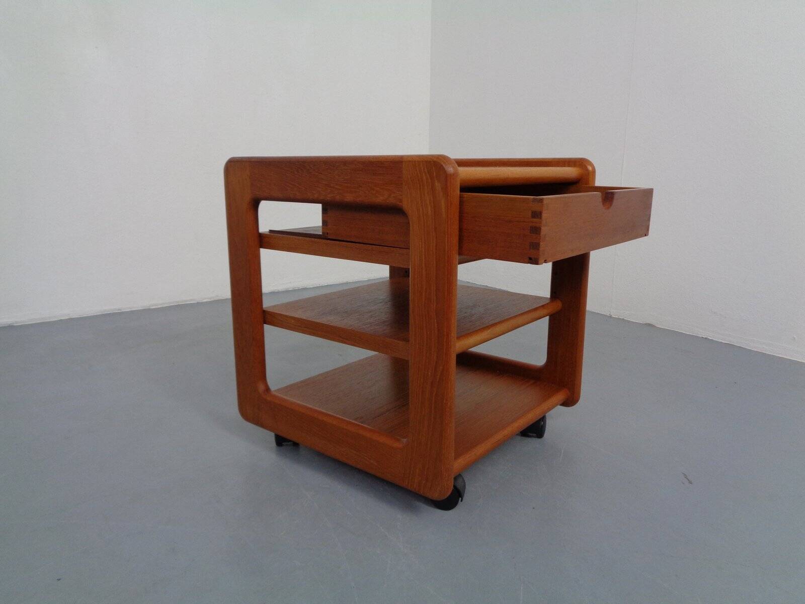 Small rollable teak chest of drawers from Dyrlund, Denmark, 1970s.