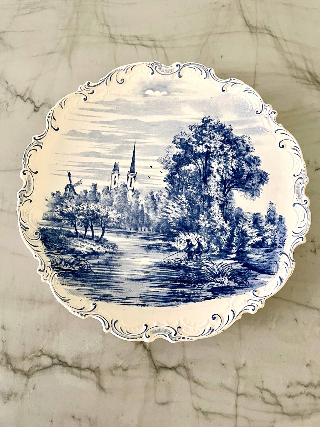 Very old Villeroy Boch decorative plate in perfect condition