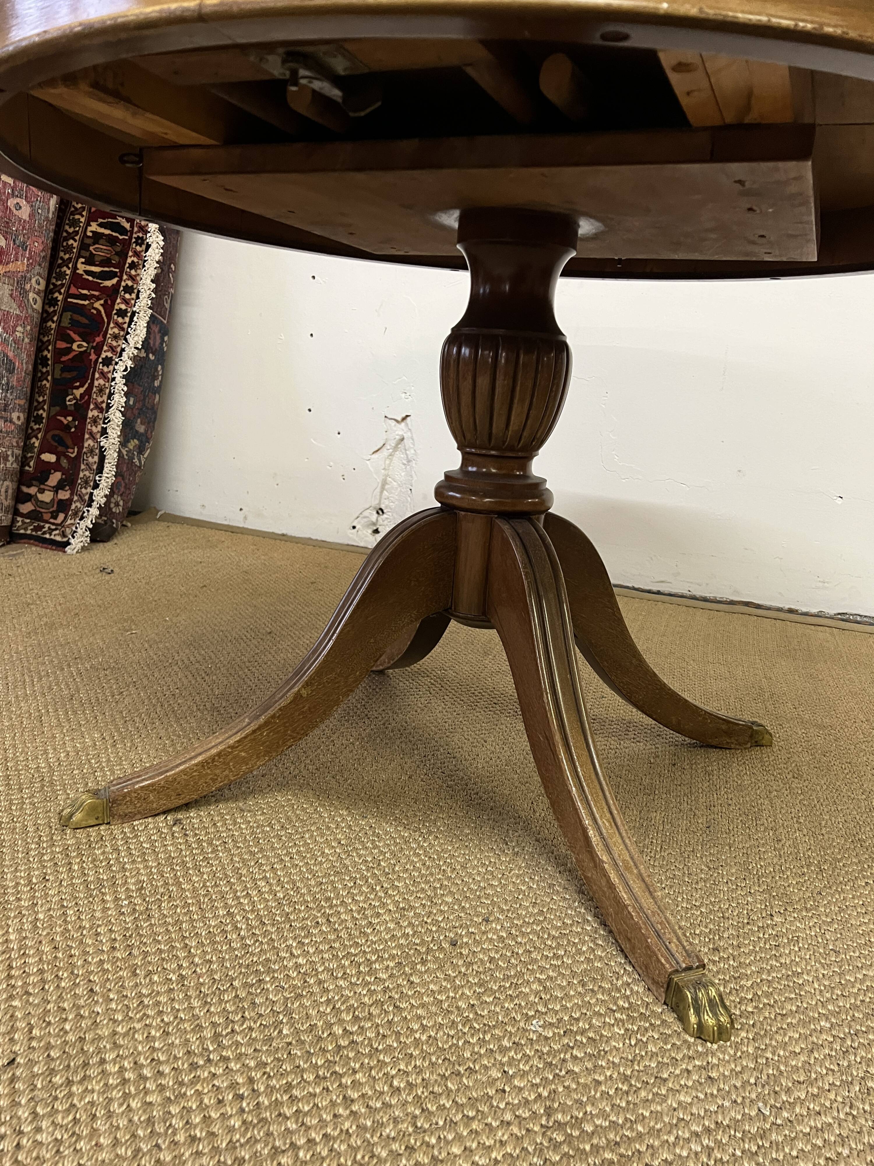 Empire style round table "Lion's Paws"