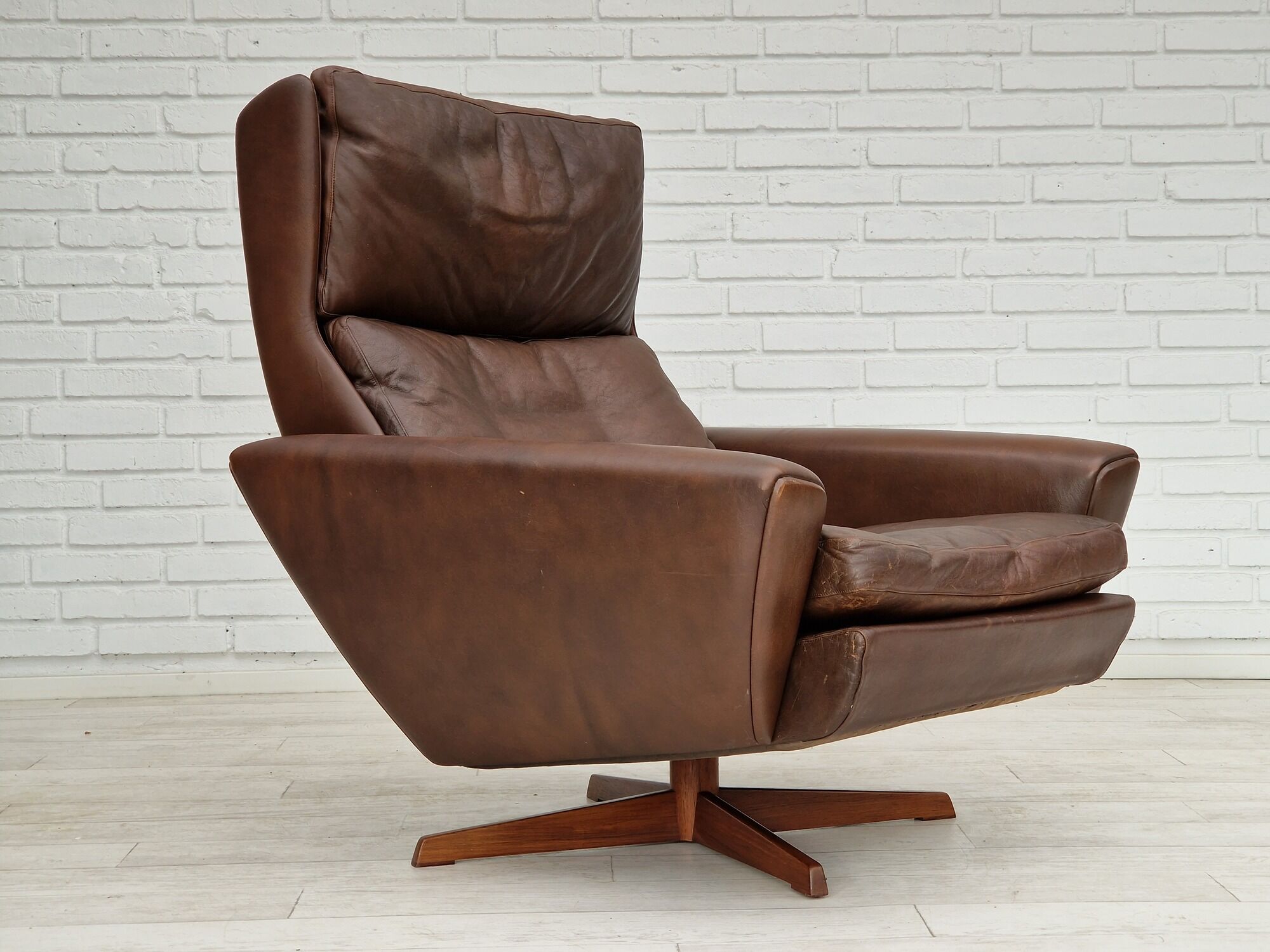 1970s, Danish design by Georg Thams for Vejen Møbelfabrik, swivel wingback relax chair.
