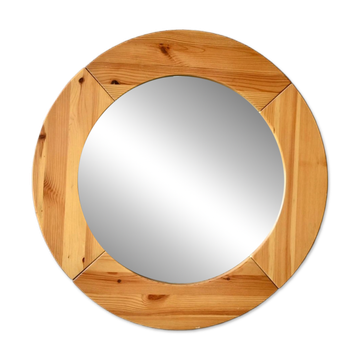 Vintage Scandinavian round wall mirror in solid pine from the 60s-70s.