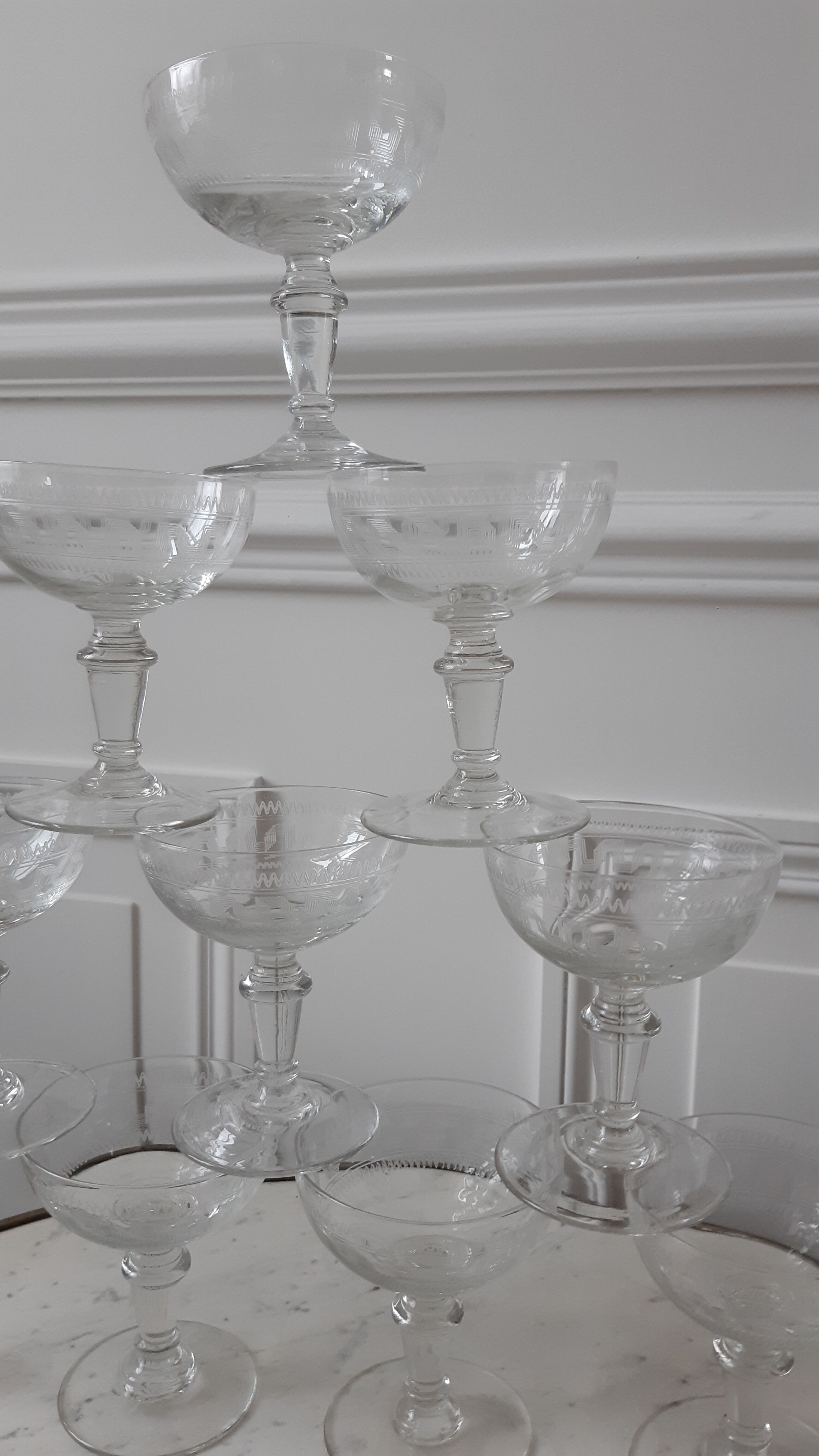 Set of 10 champagne glasses in crystal engraved late nineteenth