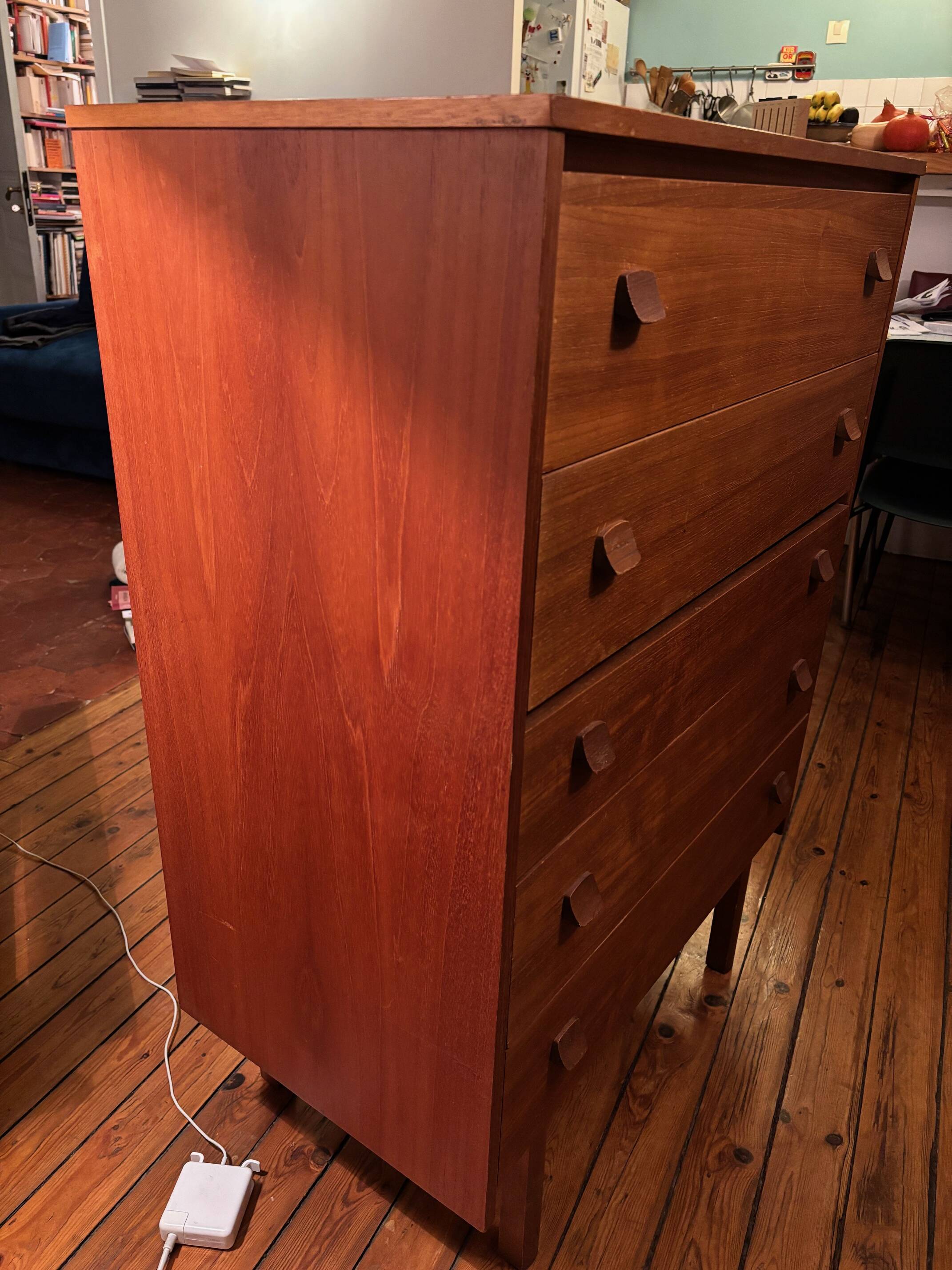 Scandinavian chest of drawers with 5 teak drawers.