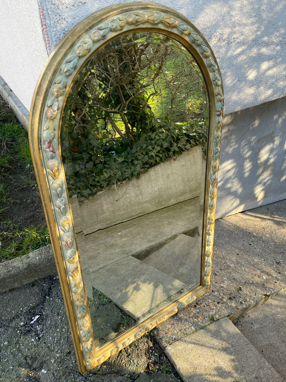 Beveled mirror plaster decoration knots and leaves