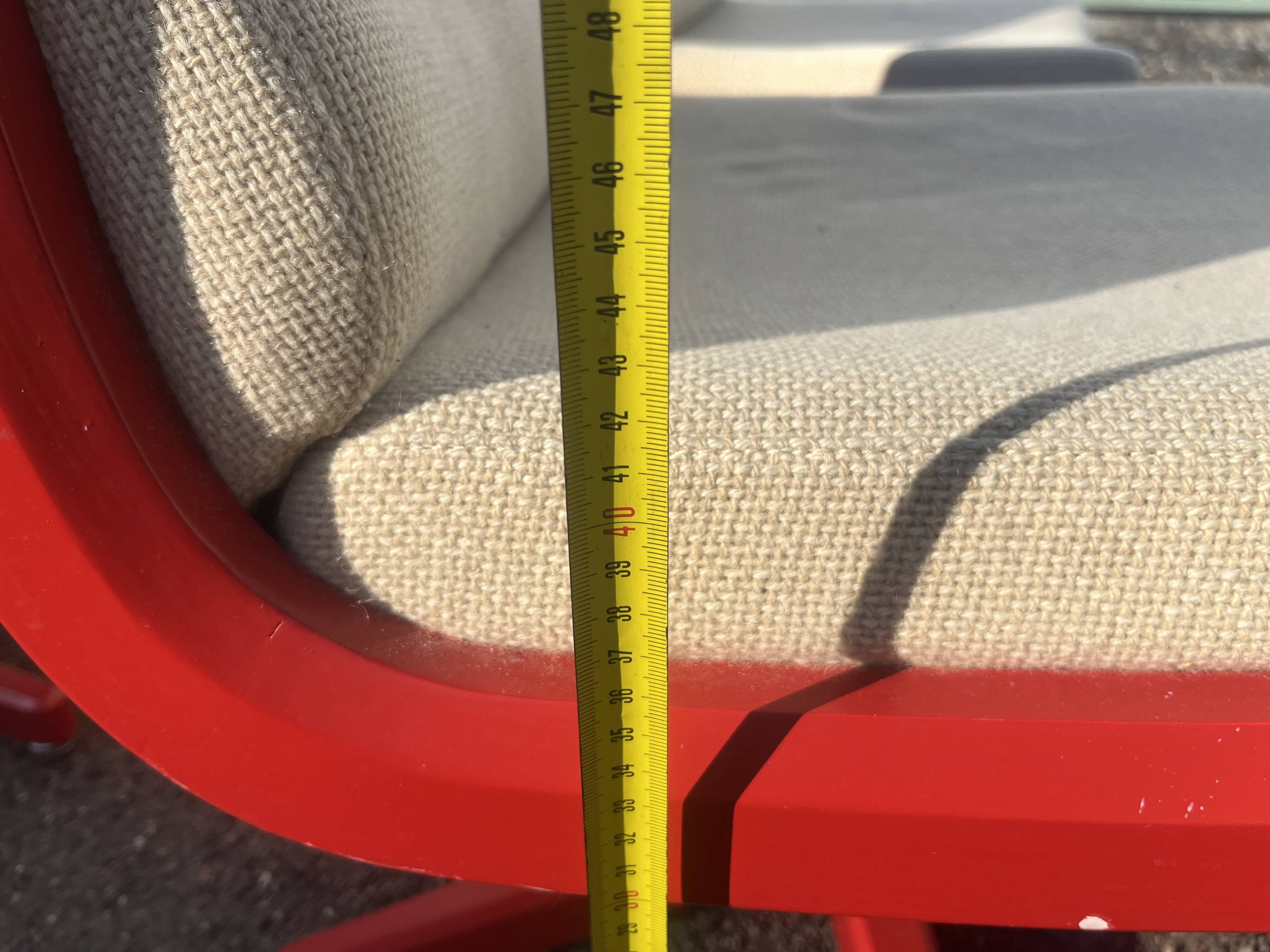 Set of 4 vintage 1970s swivel chairs in red and beige.
