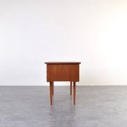 Bureau en teck danois des années 1960.
