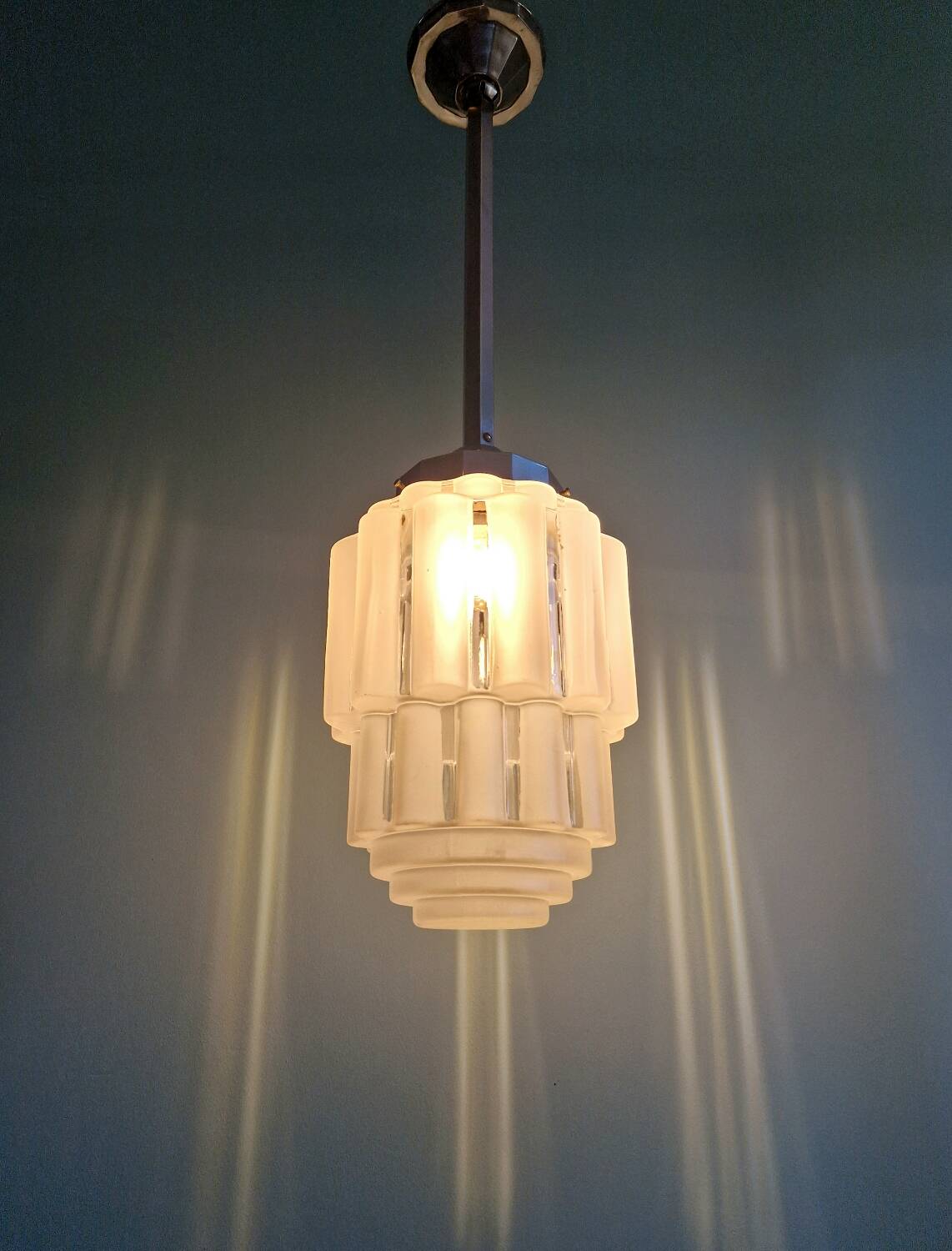 Art Deco Skyscraper suspension in frosted glass, 1930s