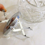 Sugar bowl with integrated clamp