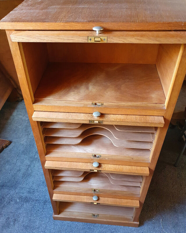Vintage binder with 4 sliding doors