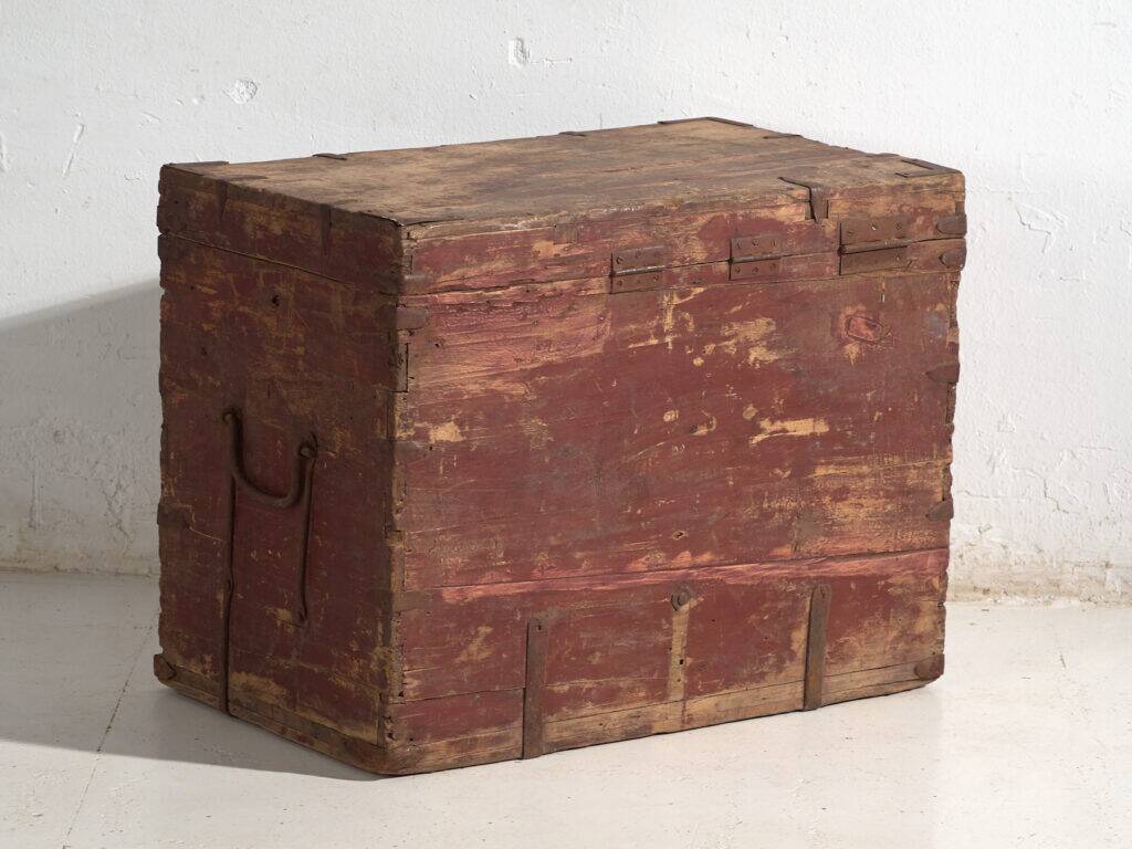 Antique Chinese chest painted in pine wood – China, circa 1920