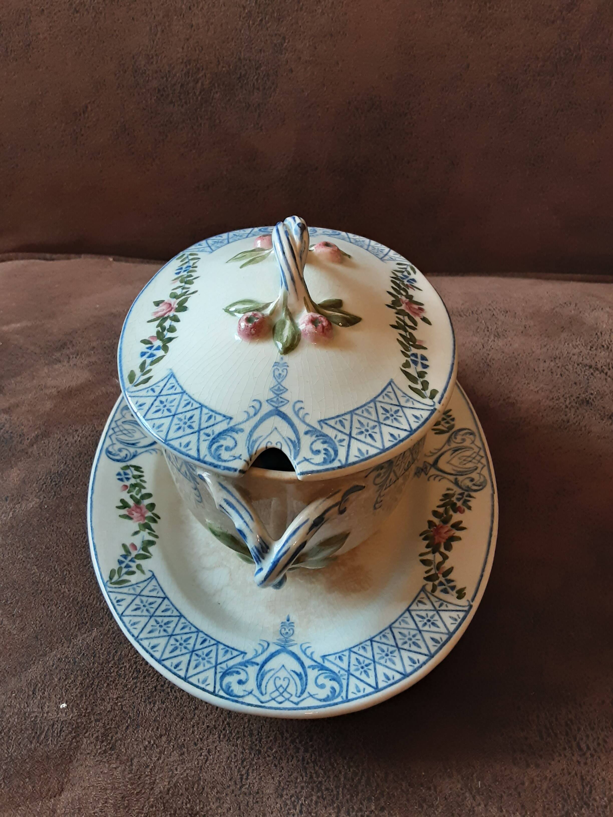 Old Tournay sauce boat. Creil and Montereau