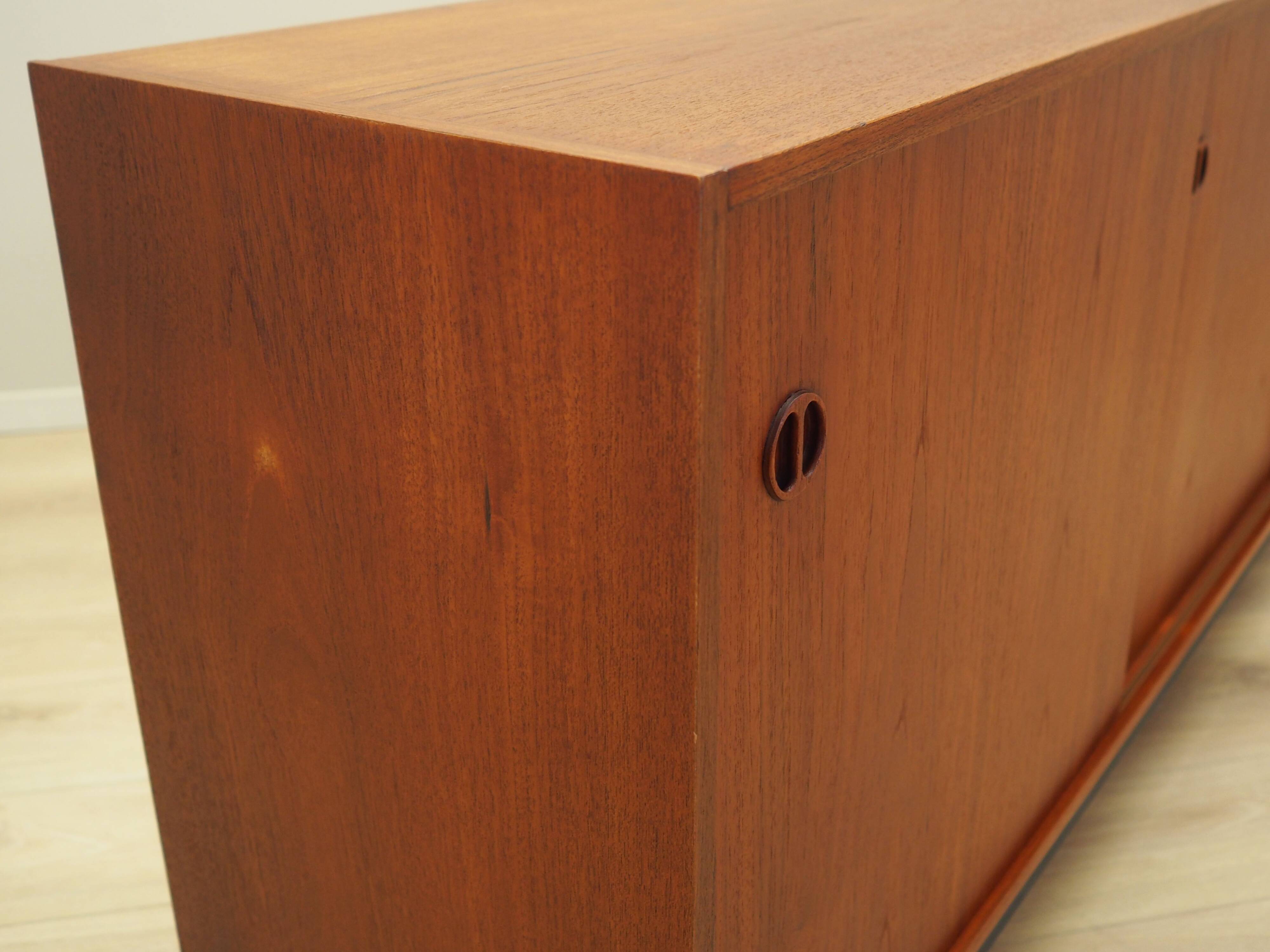 Buffet en teck, design danois, années 1970, production : Danemark