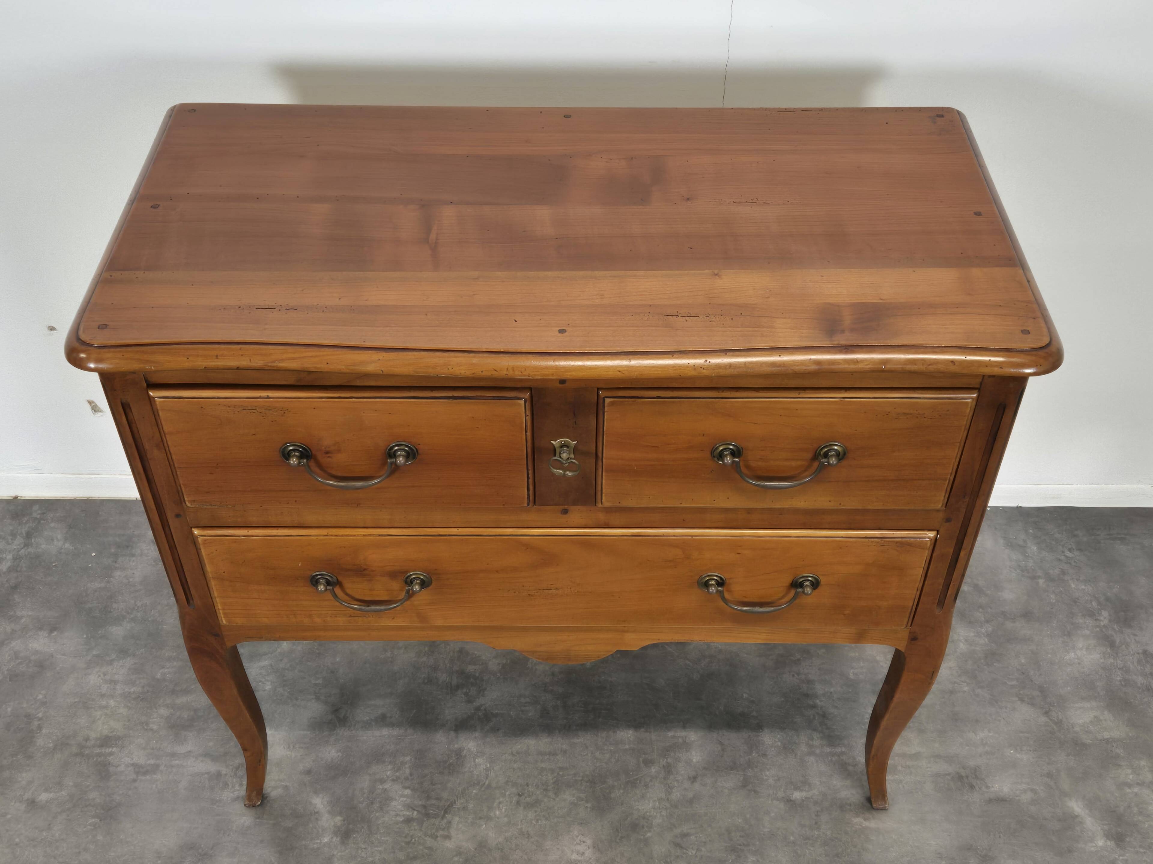 Transitional style chest of drawers in cherry wood
