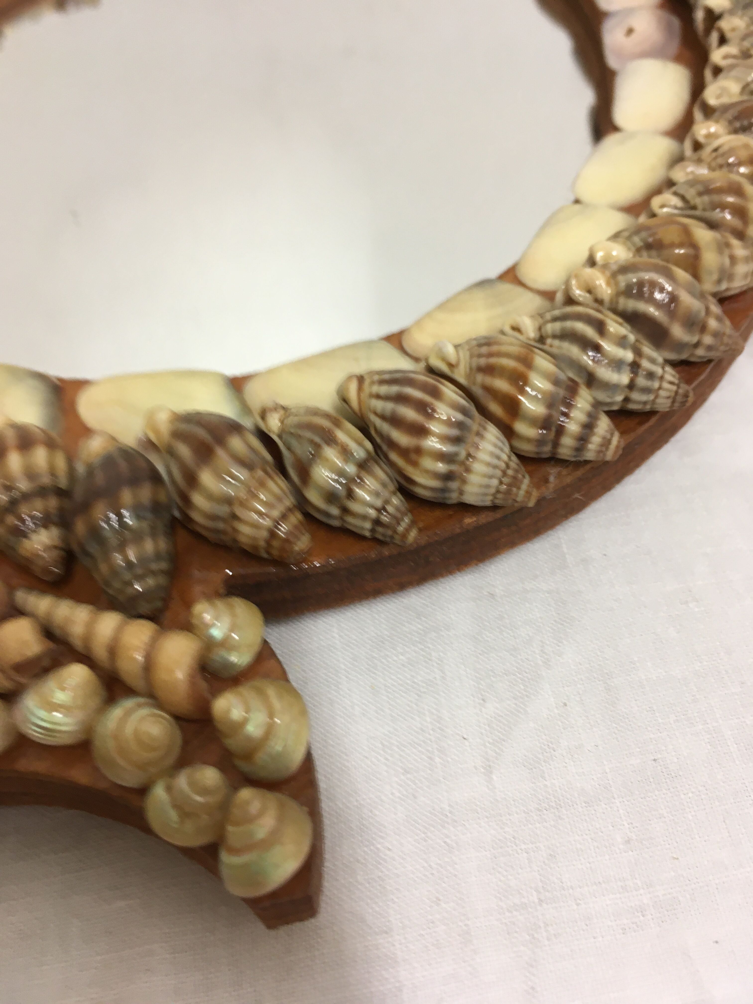 Hand facing decoration shells year 60/70