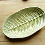 Leaf-shaped slip cup