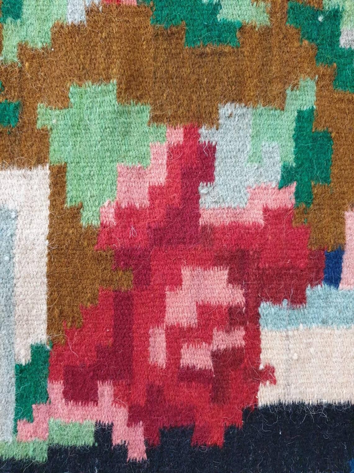Rug with roses made by hand in Romania