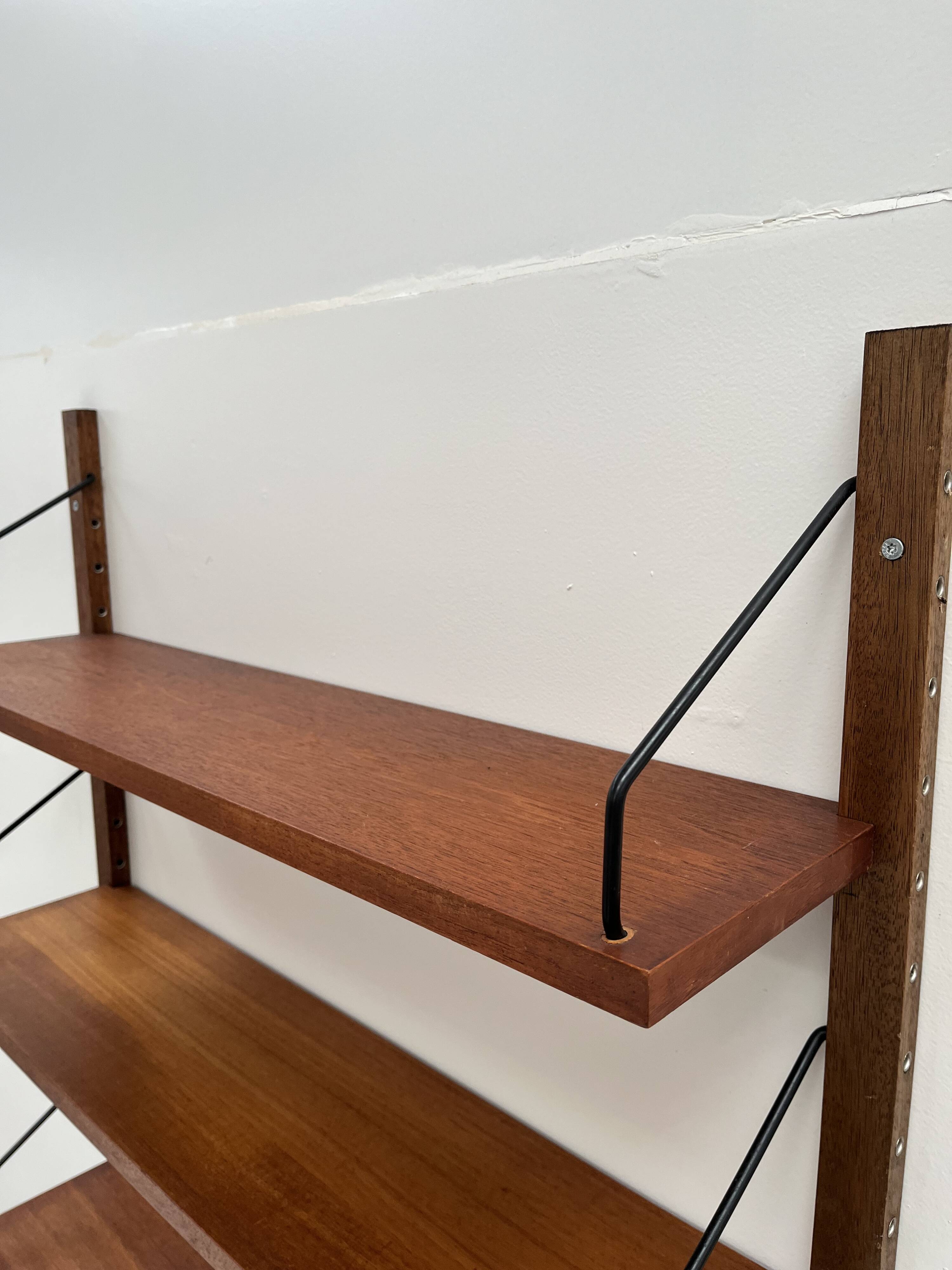 Meuble mural par P. Cadobvius