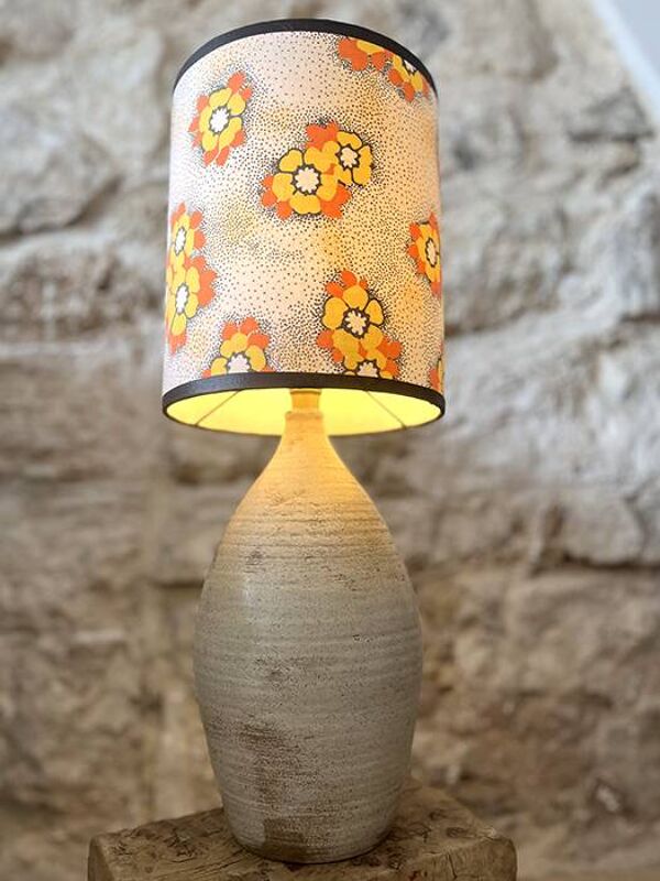 Lampe en grès et tissus vintage