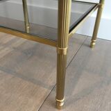 Paire de bouts de canapé de style néoclassique en métal doré et verre