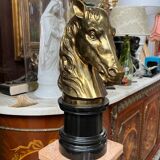 Lampe de table réalisée en bronze massif sur un socle en marbre.