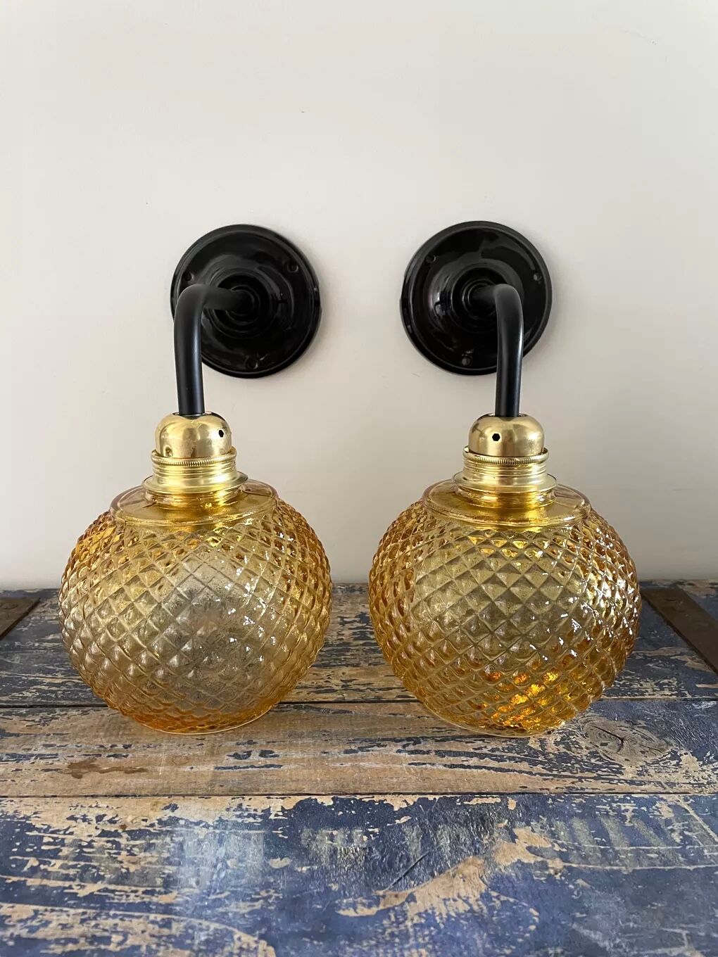 Pair of vintage sconces in electrified golden glass to nine