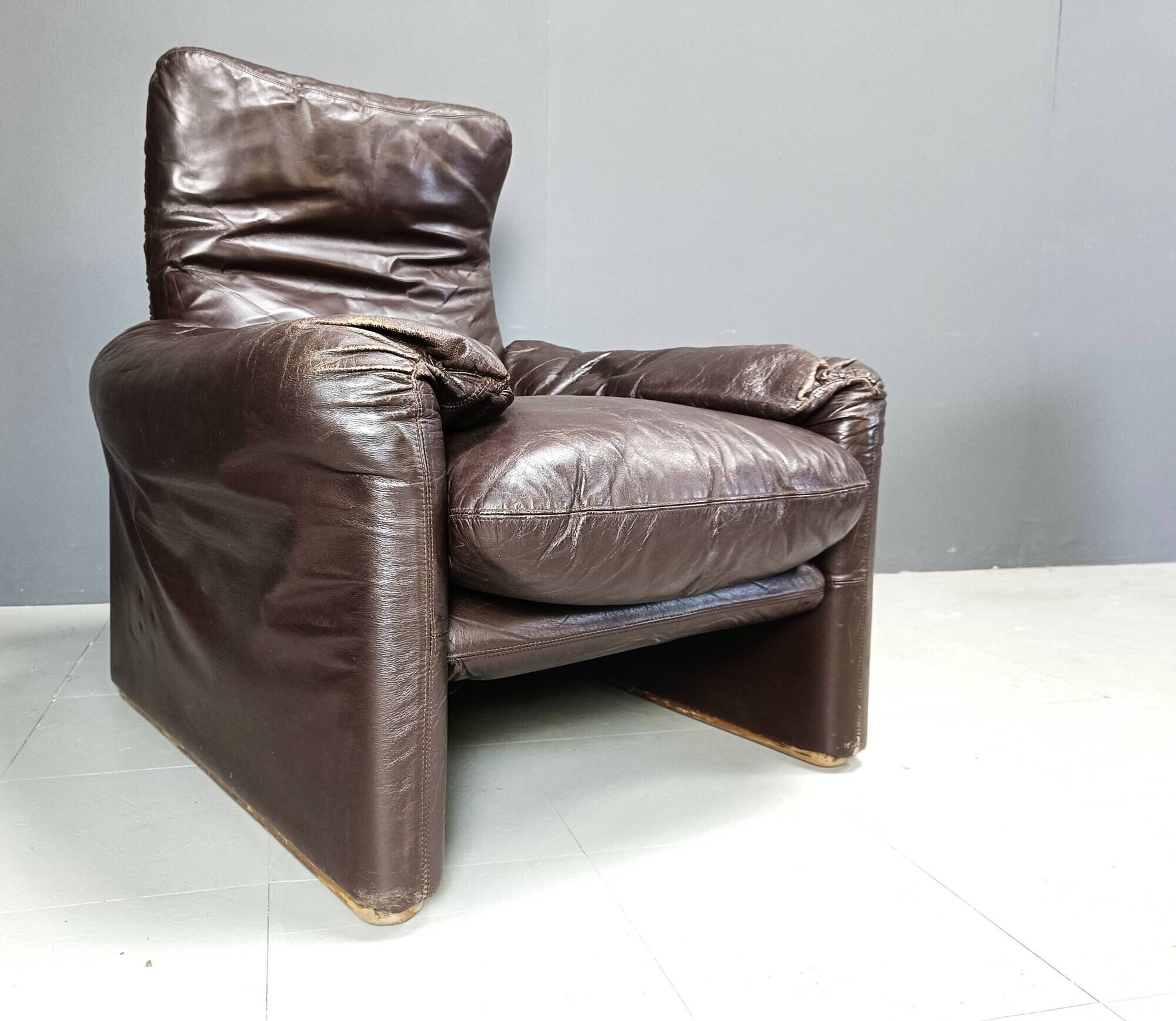 Maralunga leather sofa by Vico Magistretti for Cassina, 1973