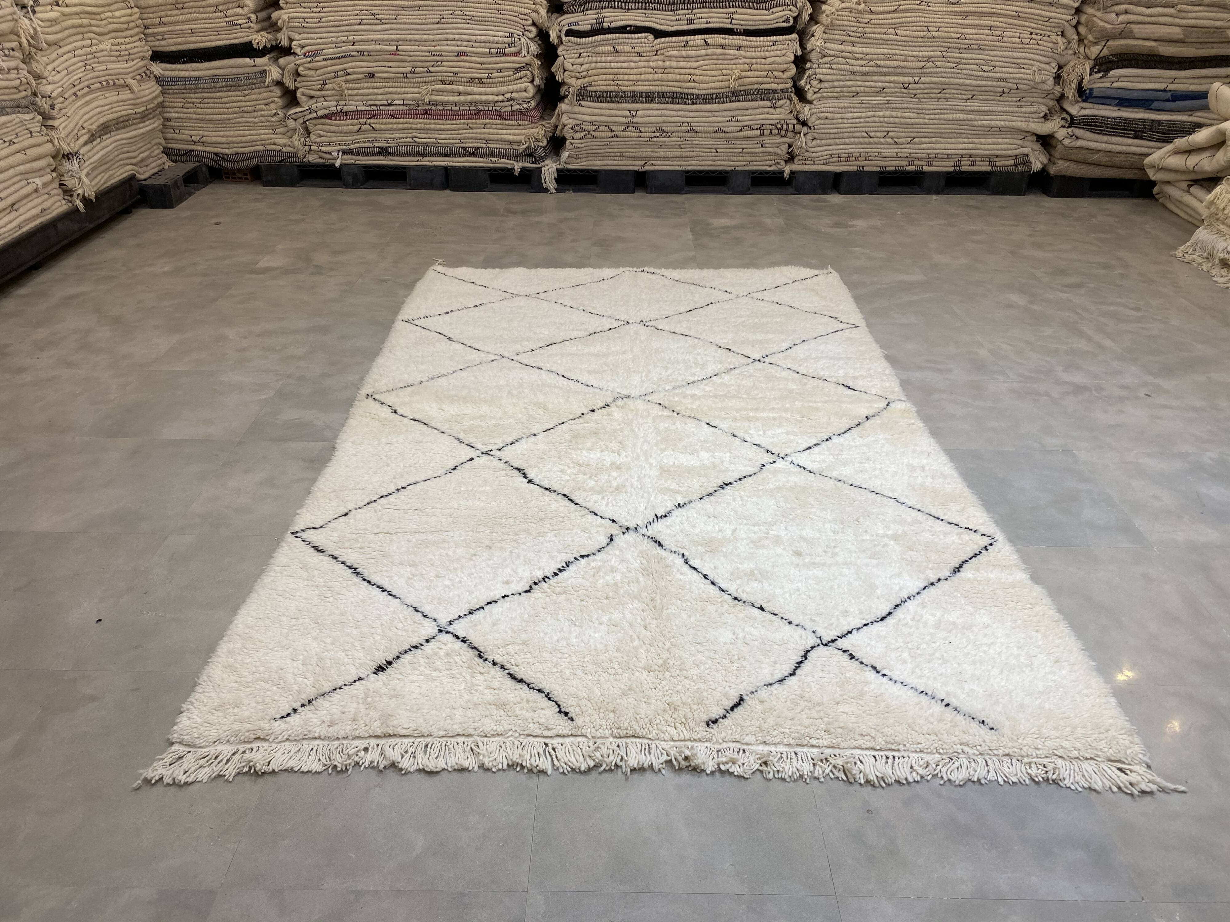White/black berbere wool carpet  205x320cm