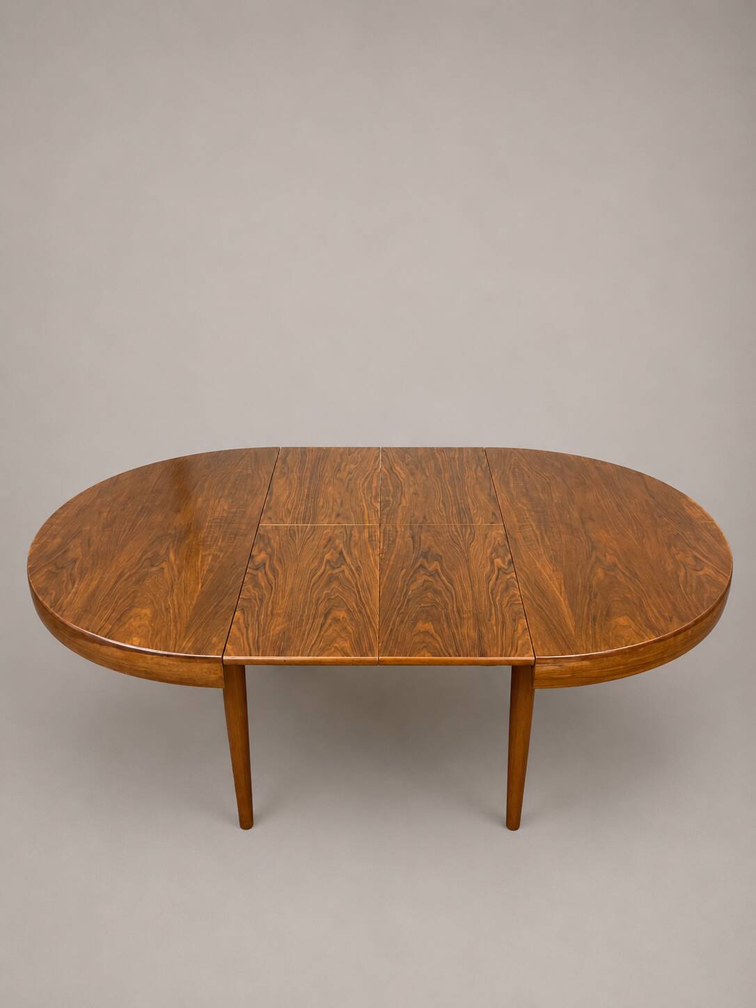Vintage extendable round table, French made from the 1960s/70s.