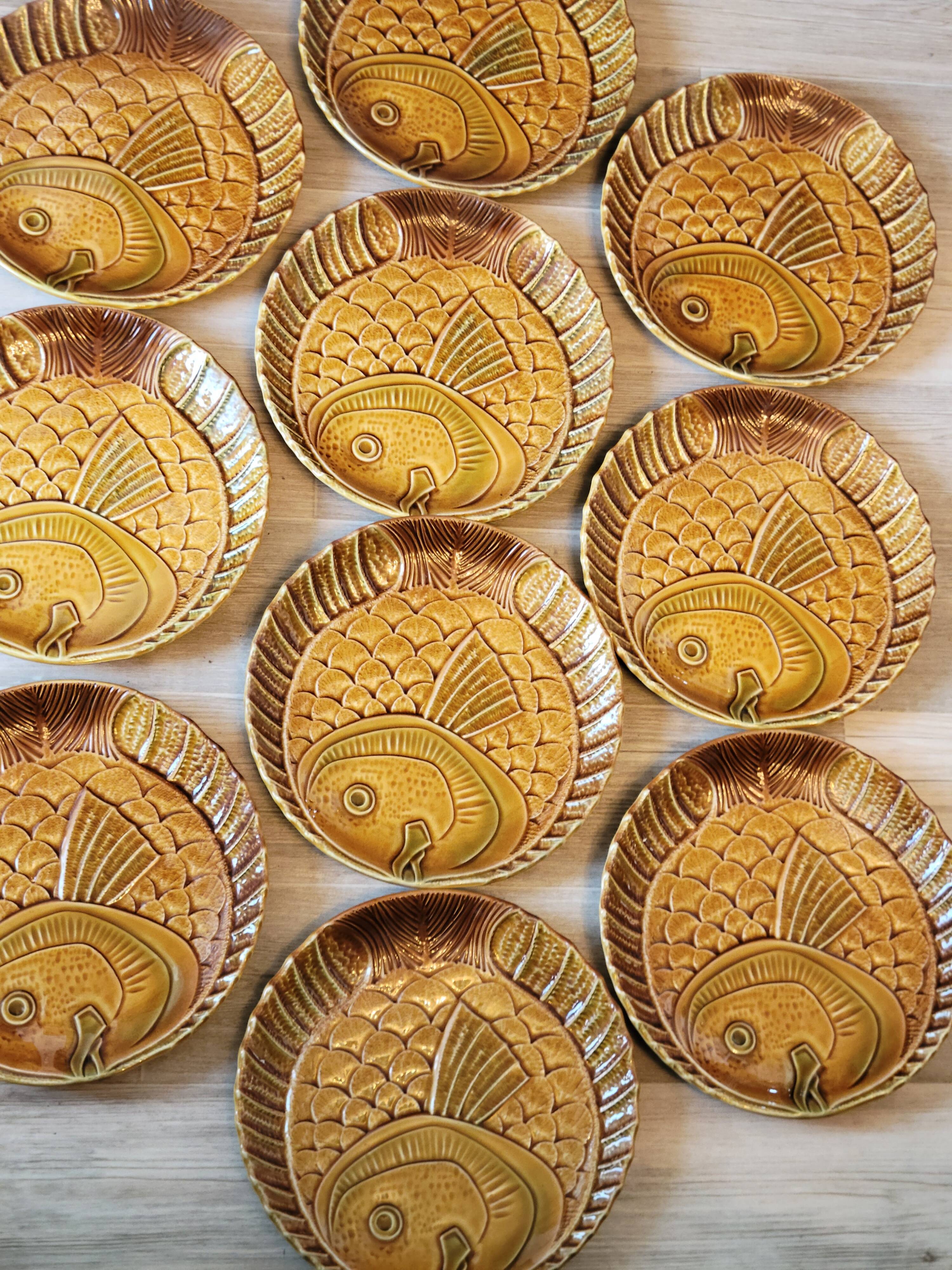 10 flat plates fish décor in vintage Sarreguemines slip