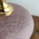 Lampe vintage en céramique laiton et boule en verre rose