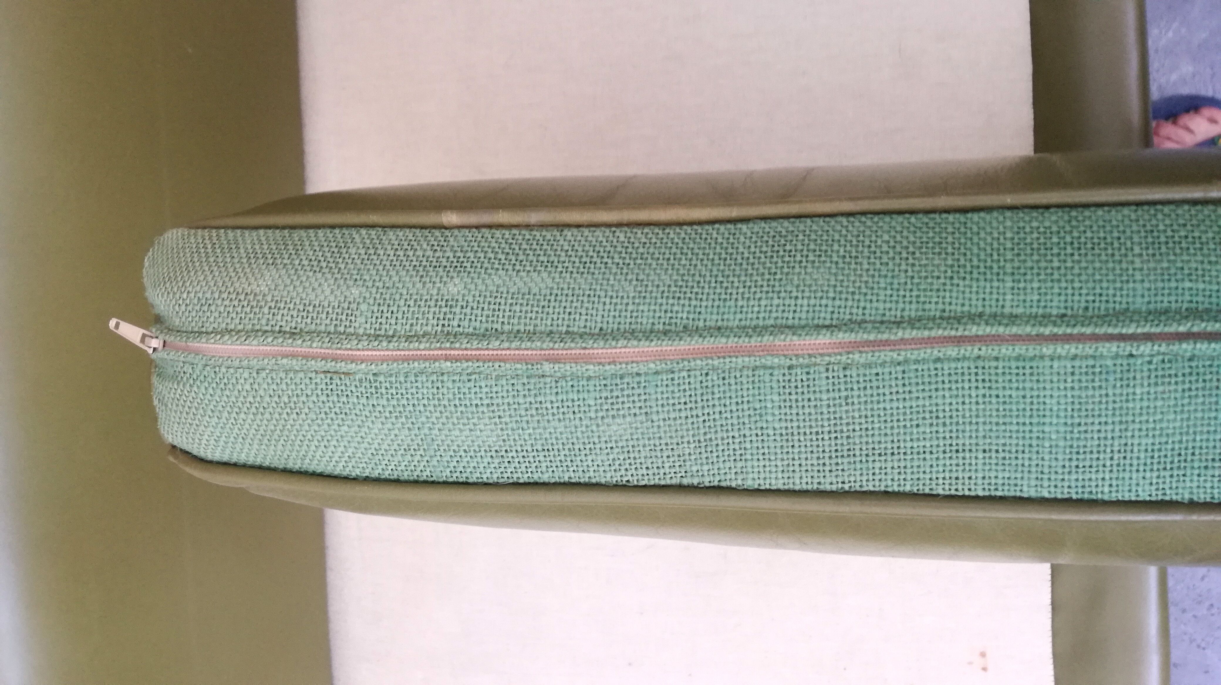 Canapé Jansen cuir vert olive France 1970