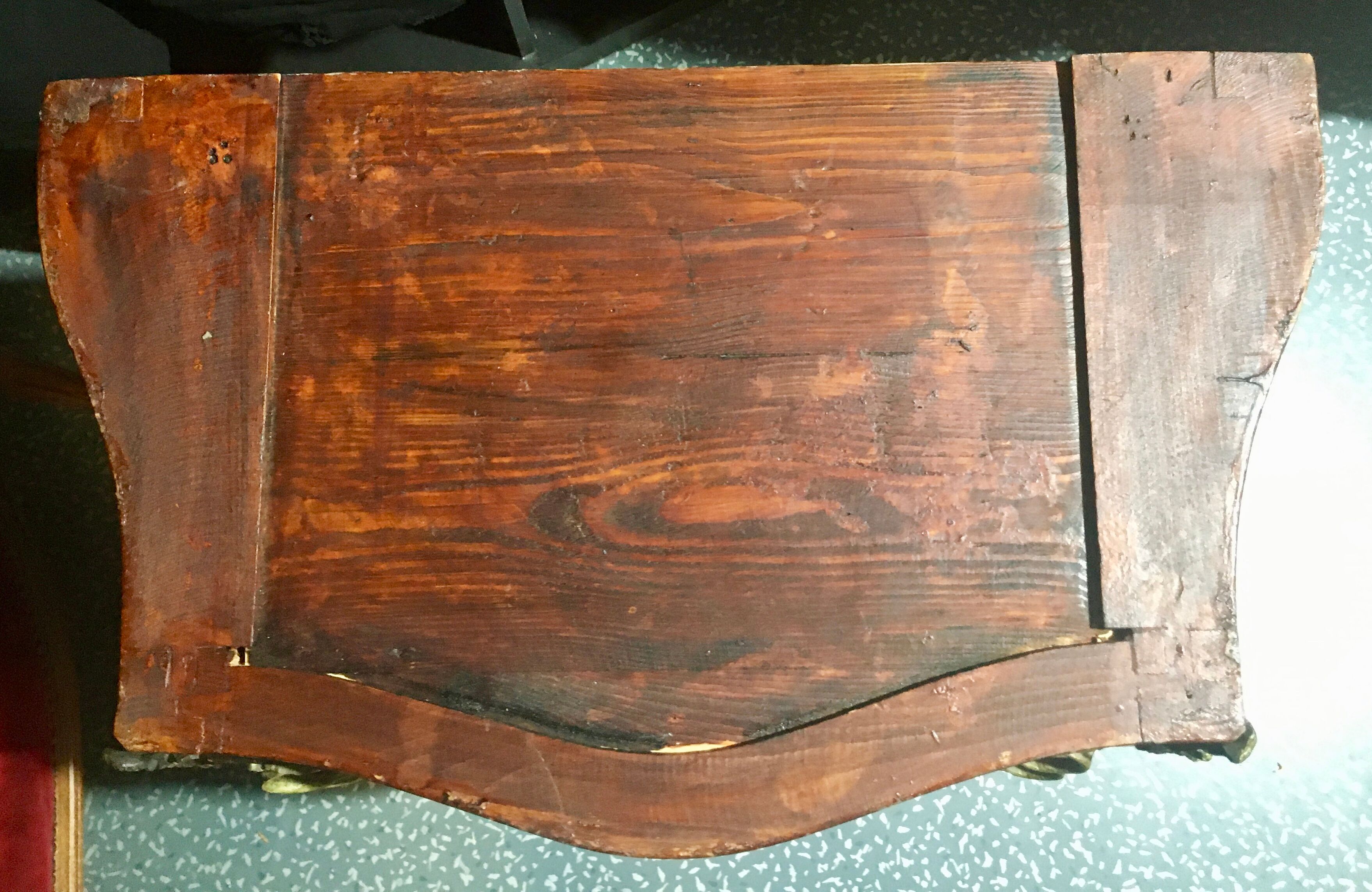 Curved commodus, tomb, Louis XV style, in marquetry, 3 drawers