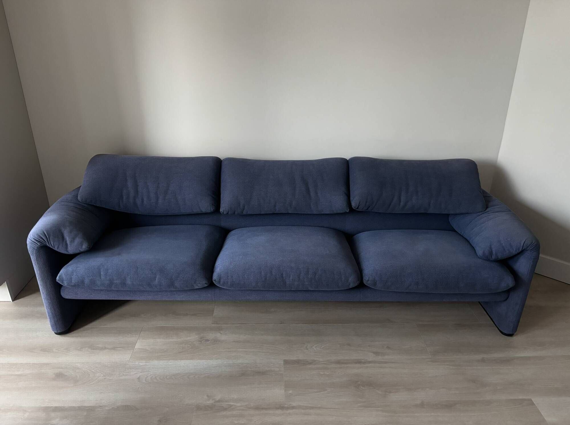 Cassina Maralunga 3-seater sofa, Vico Magistretti, blue